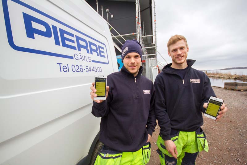 Snekkere Niklas Lindberg og Fredrik Rääf bruker SmartDok daglig på sine smarttelefoner.